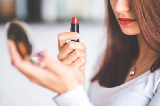 Beleza e cuidados pessoais: rotina de autocuidado ganha força entre os brasileiros
