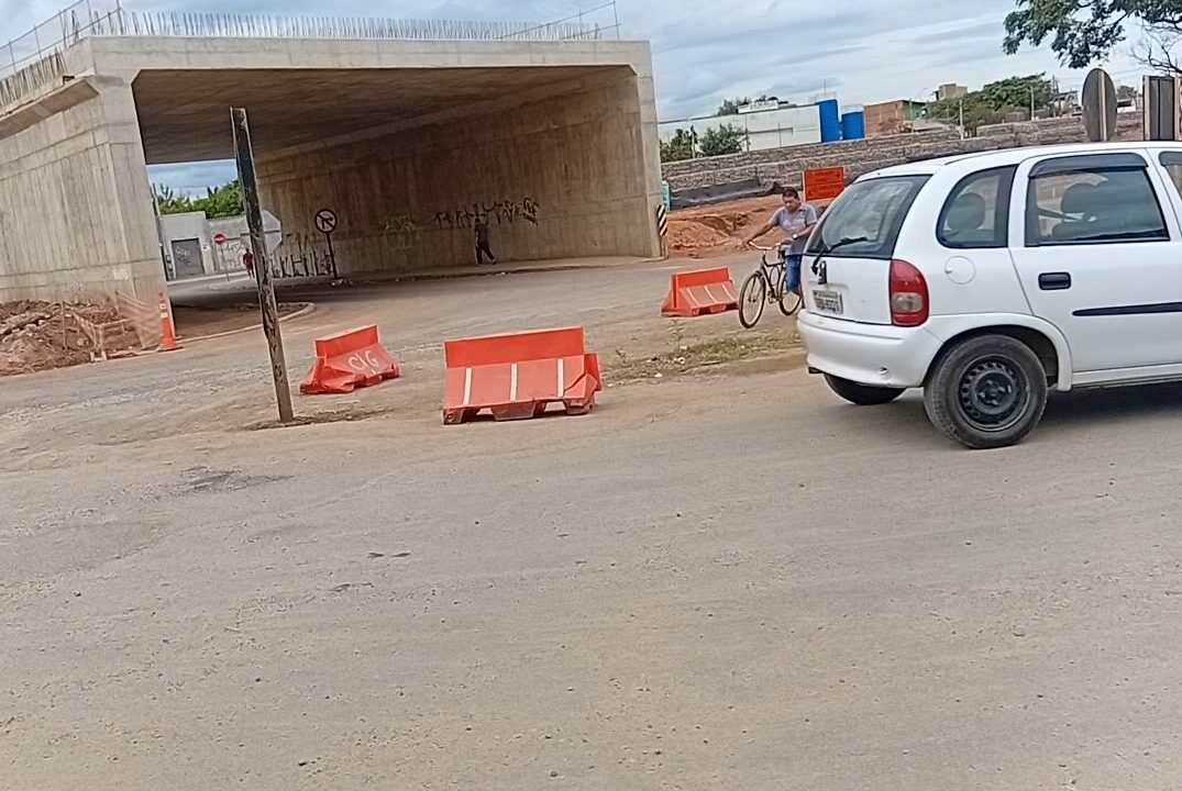 Obras na Rodovia Miguel Melhado