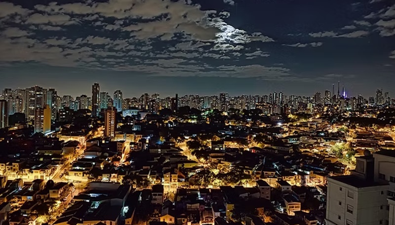 A cidade que nunca dorme: o retrato do Brasil incansável