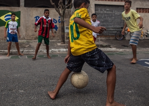 Brasil e futebol: relação histórica de amor e emoção