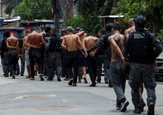 Maior operação policial do Brasil termina com 121 mortos no Rio
