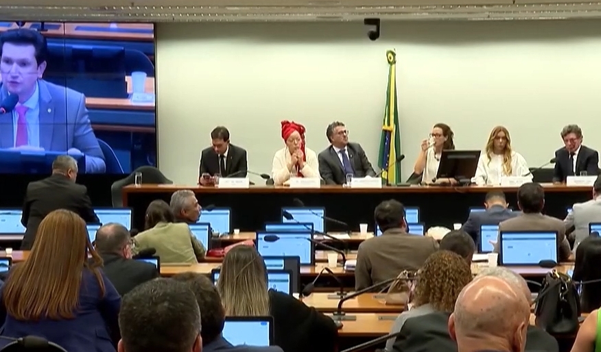 Fim da escala 6×1 avança no Congresso e gera debate no Brasil