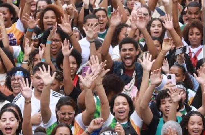 Marcha para Jesus reúne multidão no Rio e leva milhares de fiéis às ruas