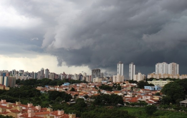 Nova onda de frio provoca geadas em cinco estados