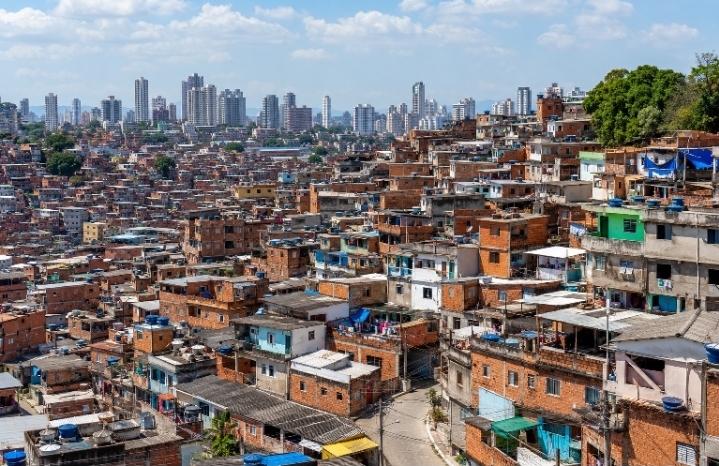 Brasil tem mais de 12 mil favelas e comunidades urbanas, aponta Censo