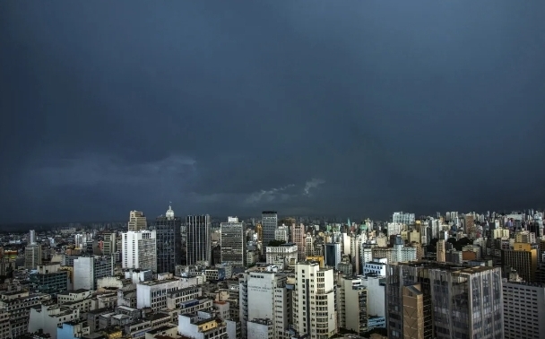 São Paulo segue em alerta para baixa umidade nesta terça-feira